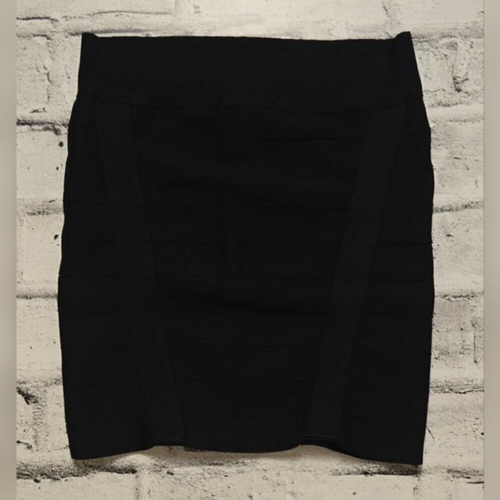 Guess Super Sexy Black Mini Skirt. Super stretchy material.